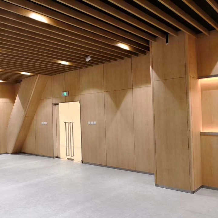 profil de plafond en WPC PP011